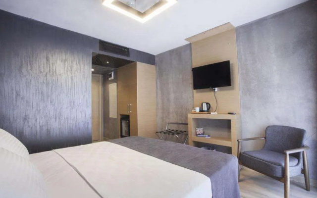 Redstone Hotel