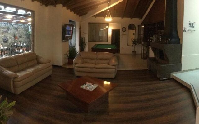 Hotel La Colina