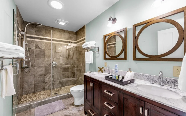 Downtown Delight - Private Balcony - Downtown Condo