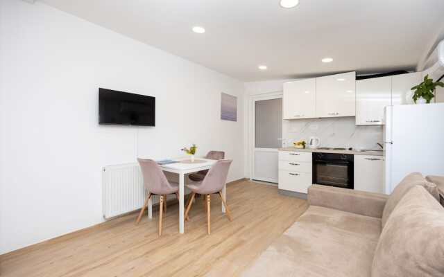 Lovely 1 Bedroom Apartment