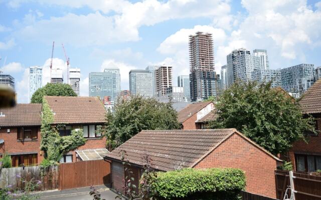 2 Bedroom House Near Canary Wharf