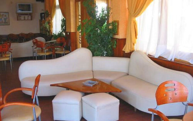 Artemis Hotel