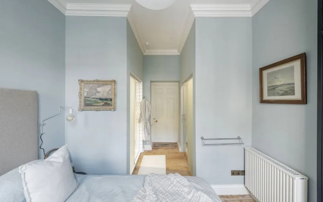 Superior Stays - Rosewell House