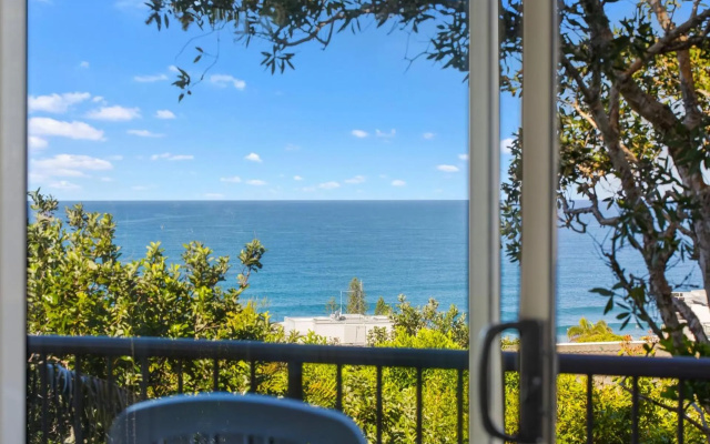 6 Pacific Outlook Modern unit with lovely Ocean Views Pool in Complex Walk to Beach – Balcony – Sunshine Beach