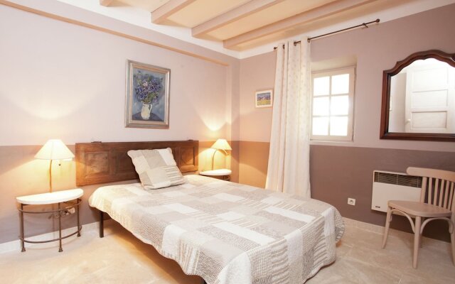Rustic Cottage in Oppede With Shared Pool