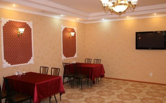 Hotel Izumrud