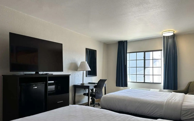 Clarion Pointe Winslow I-40