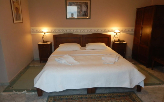 Irides Luxury Studios & Apartments