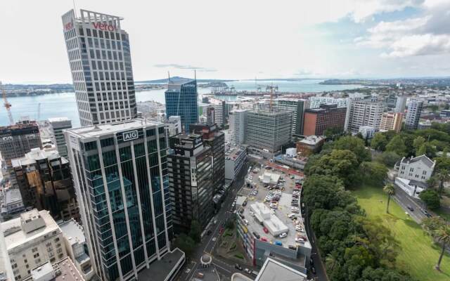 Panoramic Views 2 Bedroom Penthouse Apartment With Carpark