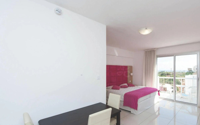 Marlita Beach Hotel Apartments