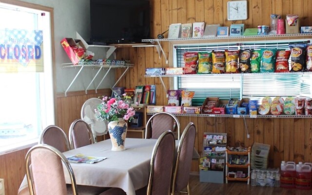 Raval Paradise Motel & RV Park