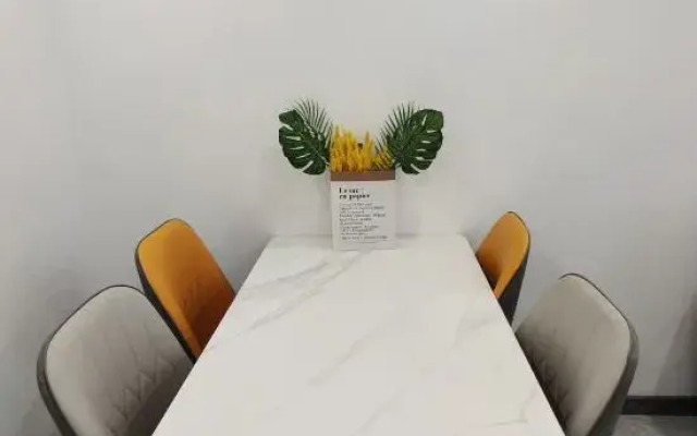 Duben Xiong Rizu Apartment
