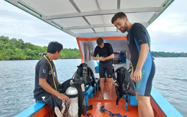 4 Sisters Divers