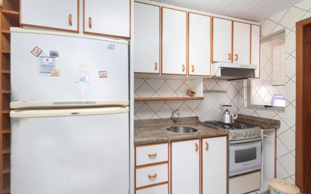 Apartamento a 150 metros da Praia de Mariscal.