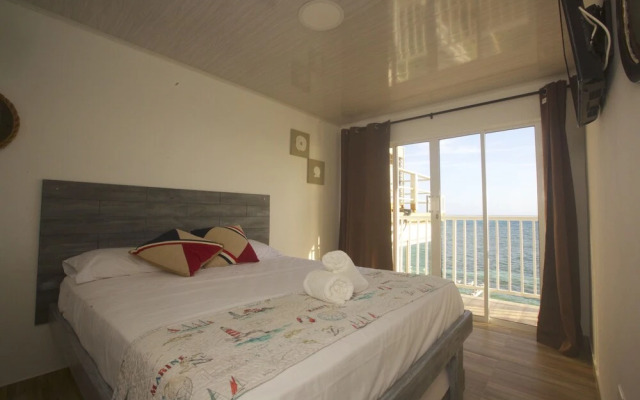 Nauticus Hotel