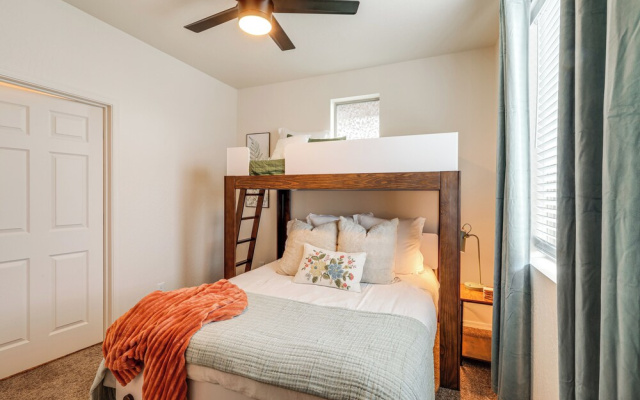 1 Mi to Dtwn Flagstaff: Condo w/ 2 Balconies!