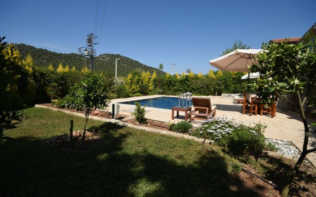 Villa Luvi by Helaltatilvillari