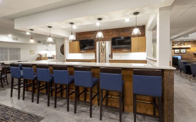 GrandStay Hotel & Suites Algona IA