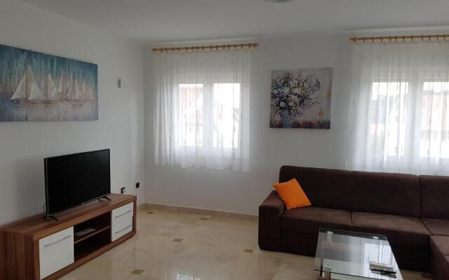 APARTMAN PALIT 4988b