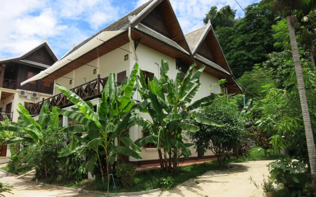 Namkhan Riverside Hotel