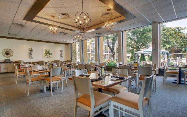 Holiday Inn Westbury - Long Island by IHG