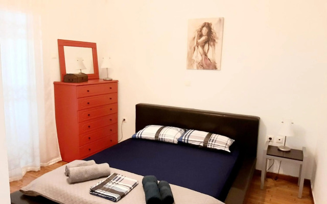 Large terrace apartment near city centre