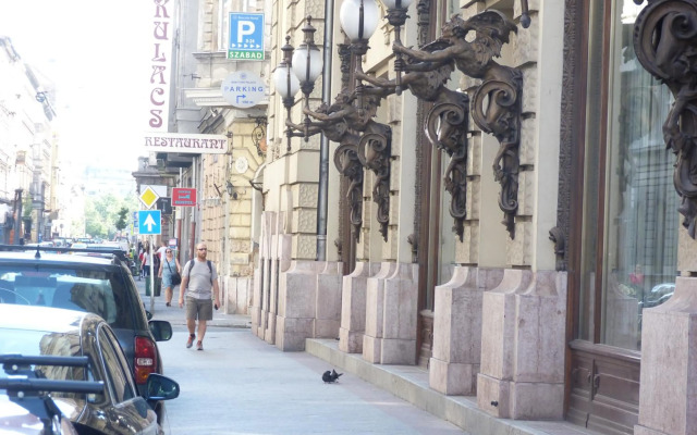 Center Hostel and Guest House