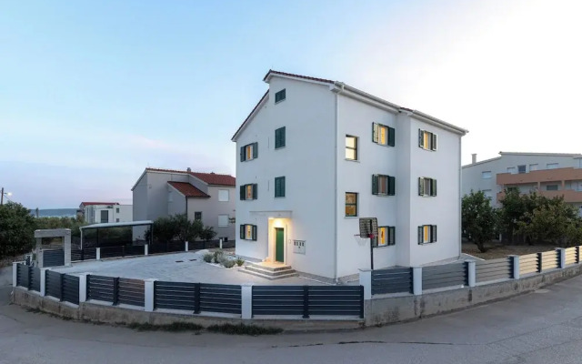 Olive Leaf - Ground Floor Apartment