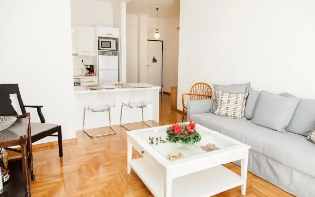 Cozy apt with Lycabettus View