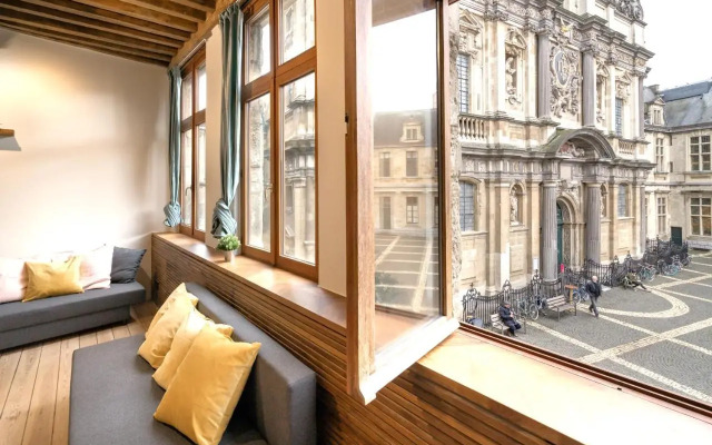 The Hendrik Square Residence