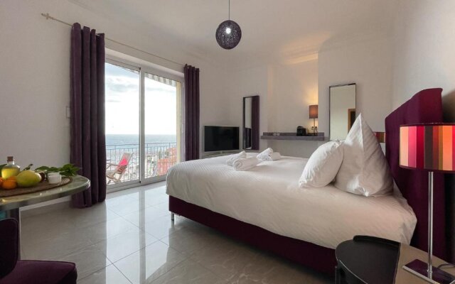 Villa l'ensoleillée vue panoramique mer, 250 m de la plage et du centre ville