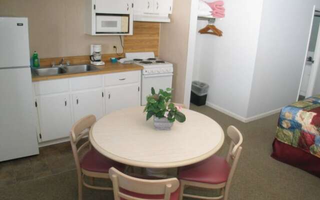 Beach House Inn and Suites