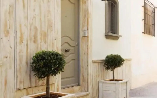 The Beach House - Studios & Suites