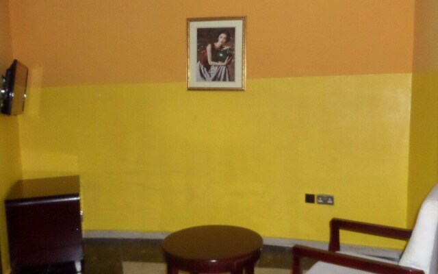 Max Royal Hotel & Suites