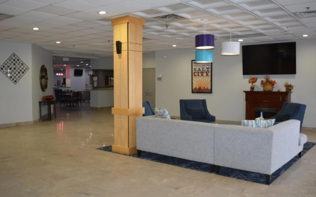 Ramada by Wyndham East Syracuse Carrier Circle