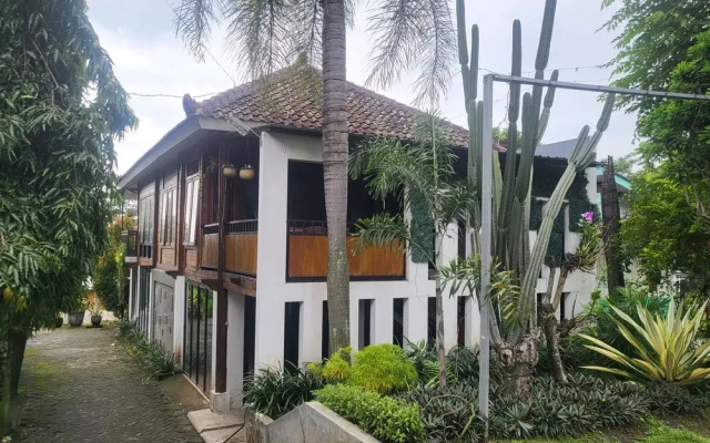 RedDoorz Syariah Near Wisata Durensewu Pandaan