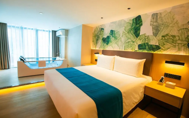 NAIVE L Executive Apartments Coast City
