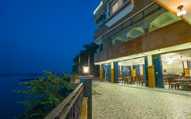 Hotel Narmada River View