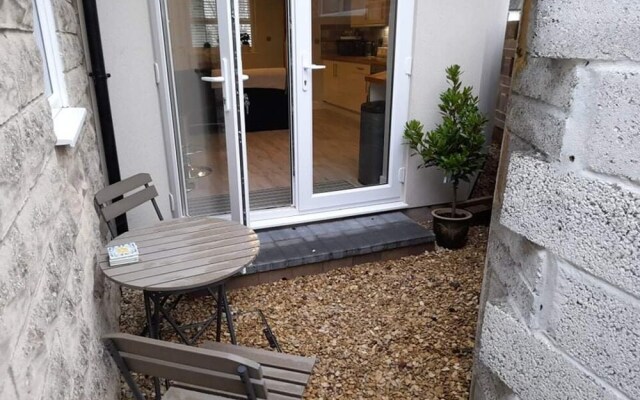 Outstanding, Modern 1-bed House in Chippenham