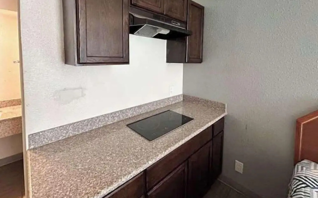 Studio 6 Fort Worth, TX – Downtown East