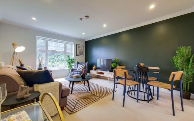The Brockwell Park Escape - Bright 2BDR Flat with Parking
