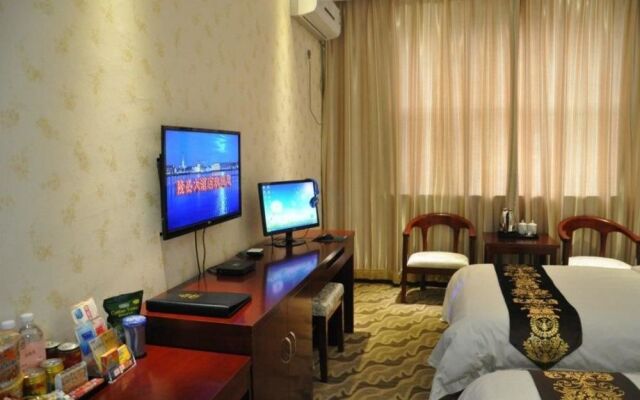 Yichuan Longsheng Business Hotel