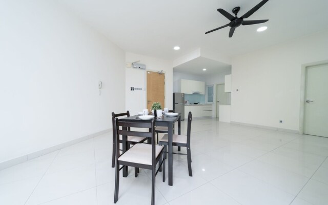 Crest Jalan Sultan Ismail by OYO Rooms