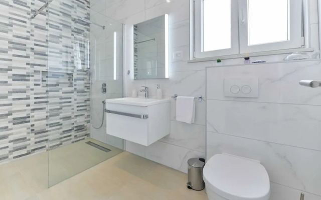 Vila Regina with pool