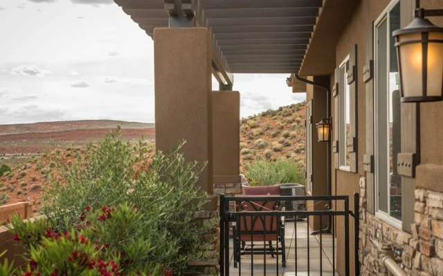 Sun-e-scape 3 Bedroom Apts by RedAwning