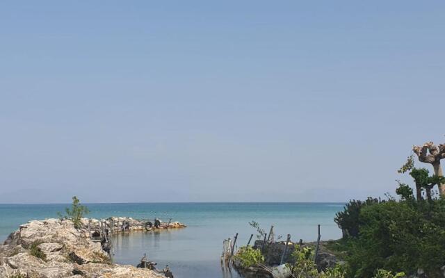 Casa Lugana 1 - Monolocale con piscina fronte lago