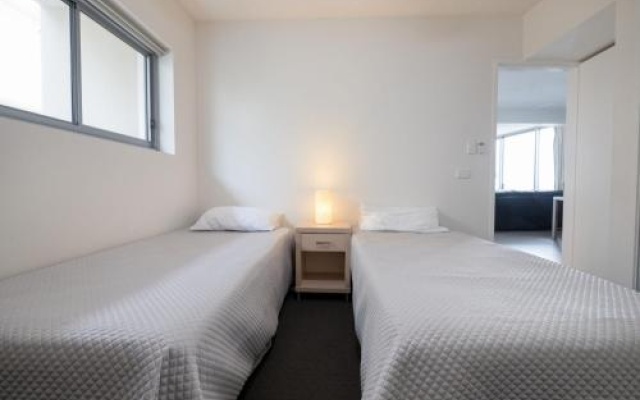 Pacific Towers Unit 4, 19 Ormonde Tce Kings Beach – Guest Rooms – Kings Beach