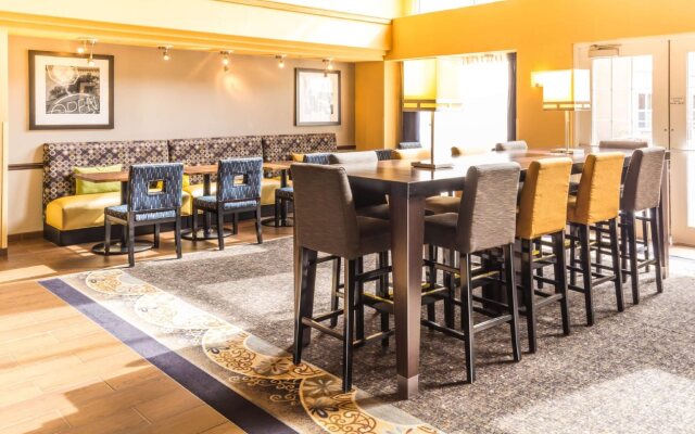 Hampton Inn & Suites Chicago/Hoffman Estates