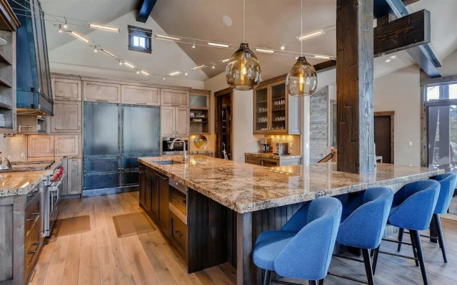 Breck_summit_at_shockhill