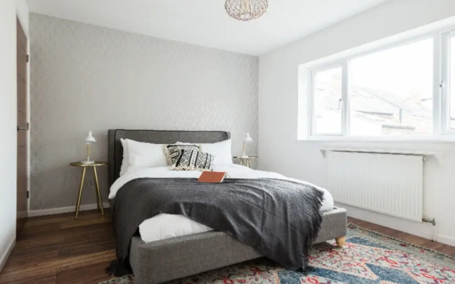 The Century Chalet - Contemporary 2bdr with Parking